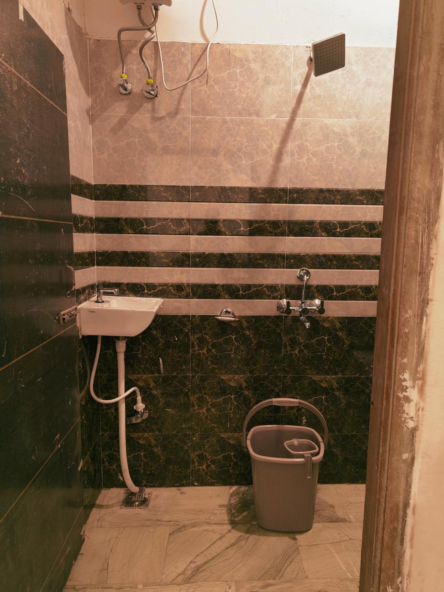 Sky Inn Paying Guest House Varanasi Exterior foto