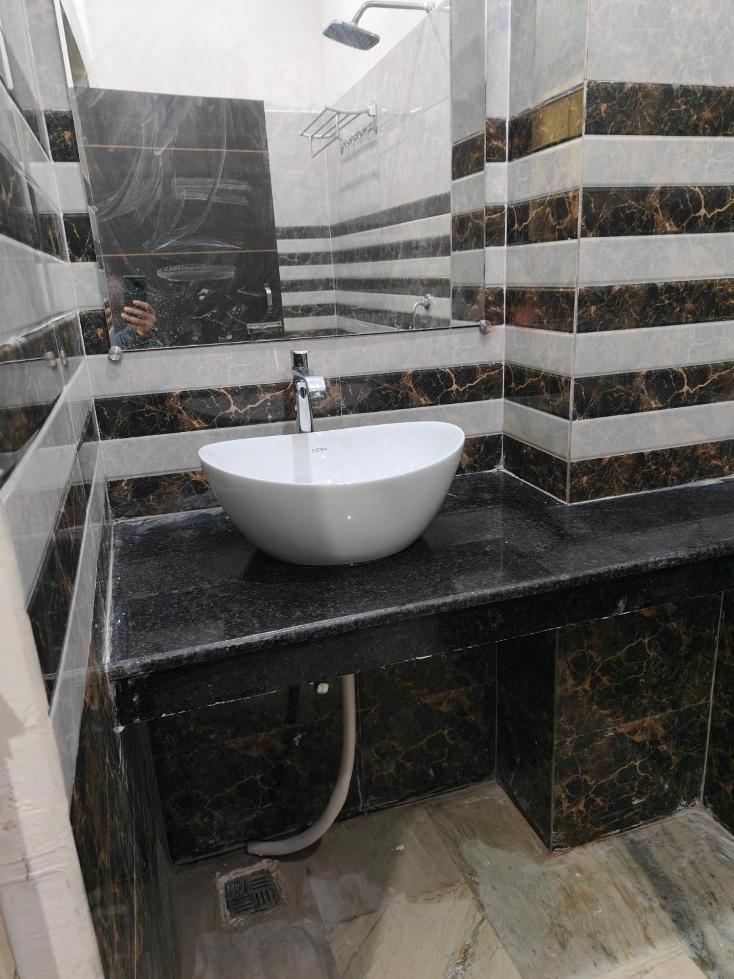 Sky Inn Paying Guest House Varanasi Exterior foto